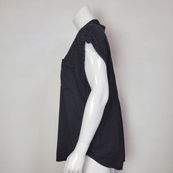 Jachs Girlfriend Black White Heart Button-Up Shirt - Picture 2 of 8